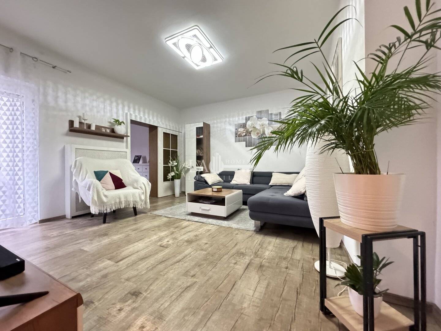 Apartment with garden and balcony in the center