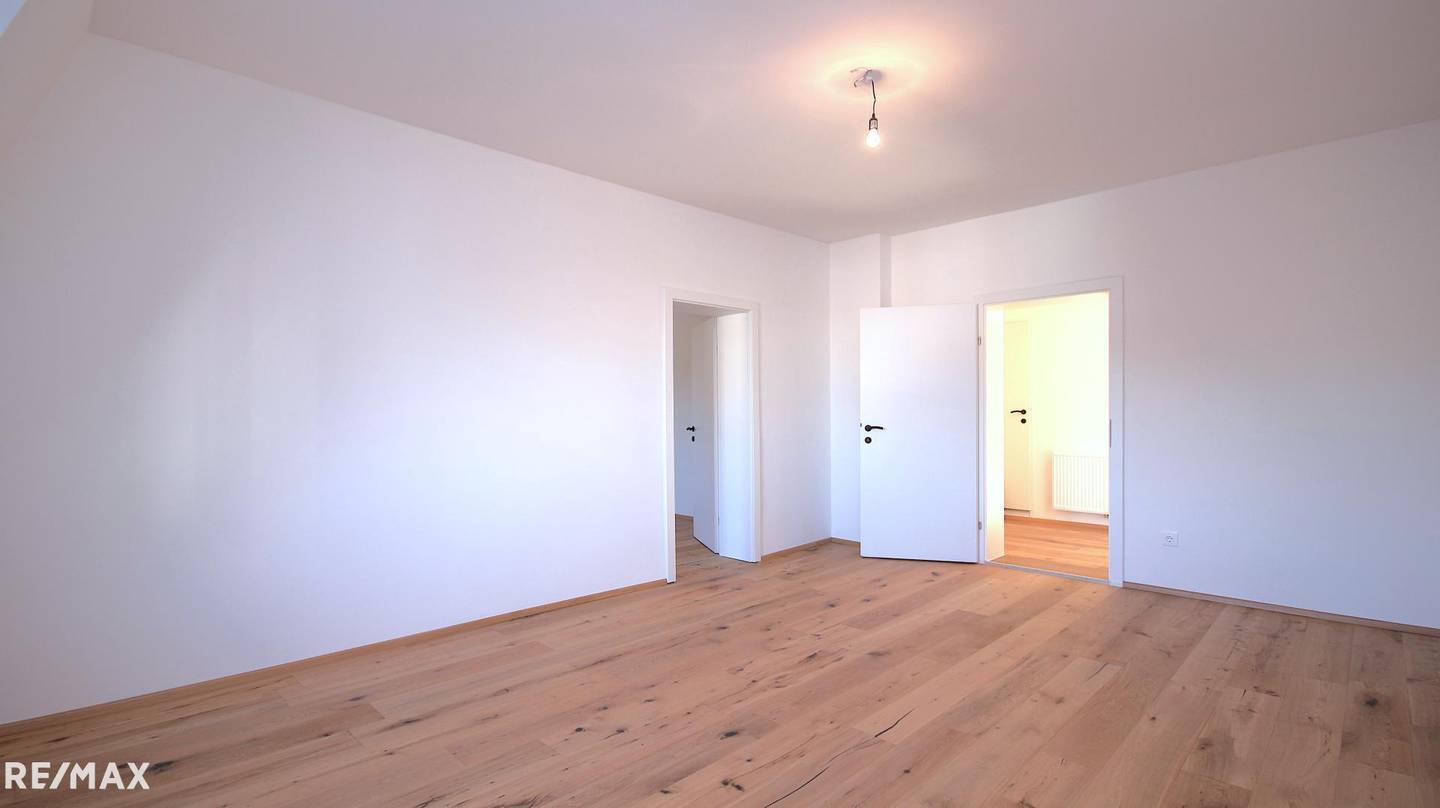 Apartment newly renovated balcony central location