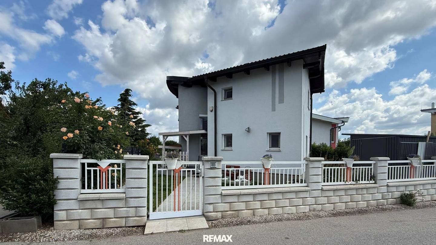 Large property with pool and wonderful tranquility what more could you want