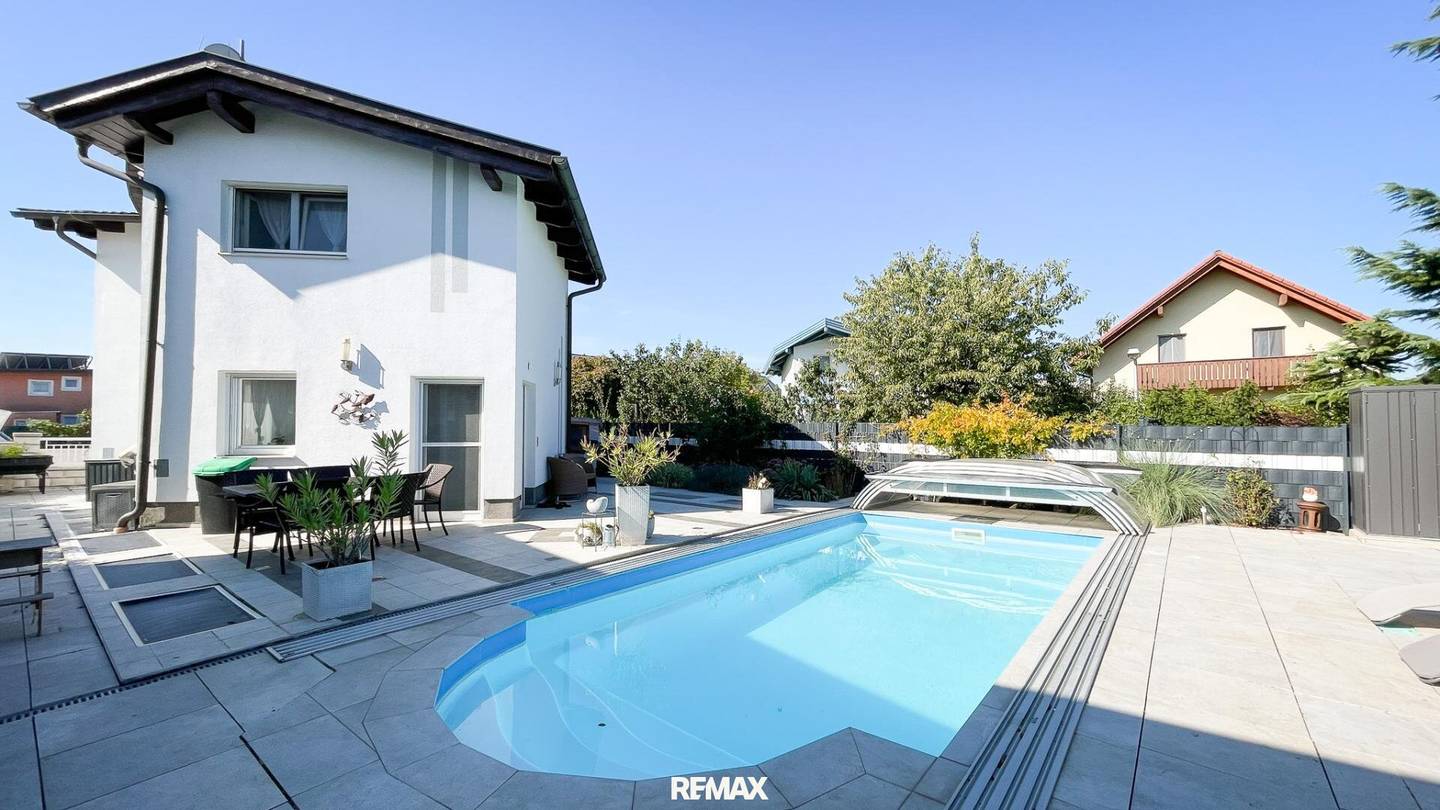 Large property with pool and wonderful tranquility what more could you want