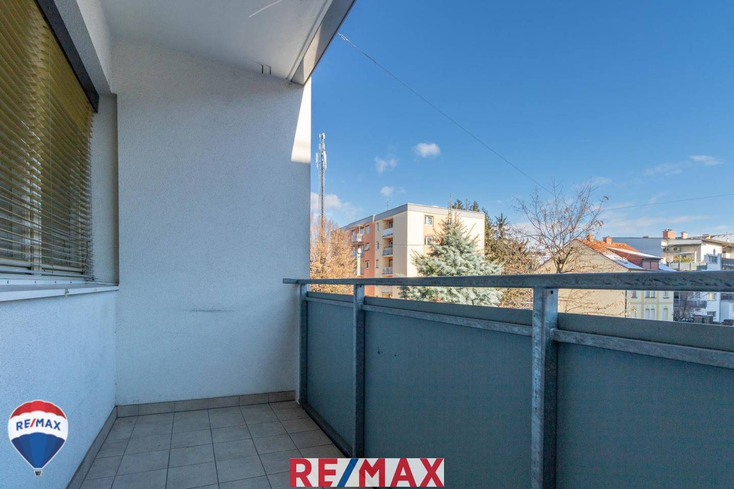 Bright apartment with loggia near FH Joanneum