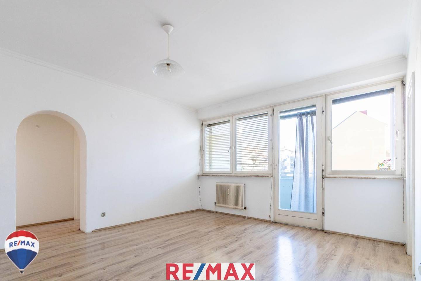 Bright apartment with loggia near FH Joanneum
