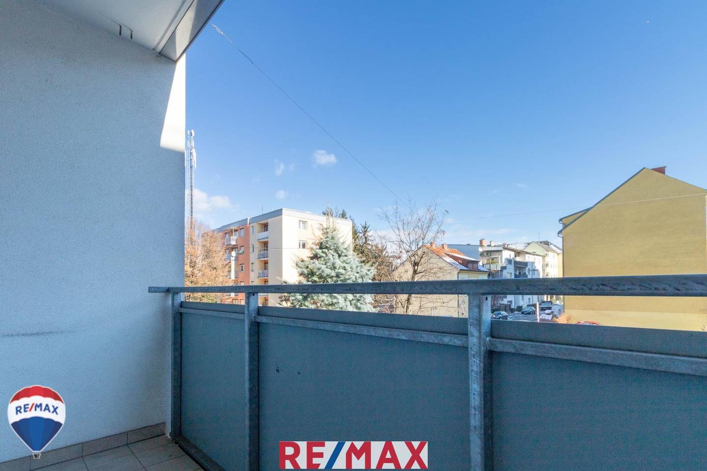 Bright apartment with loggia near FH Joanneum