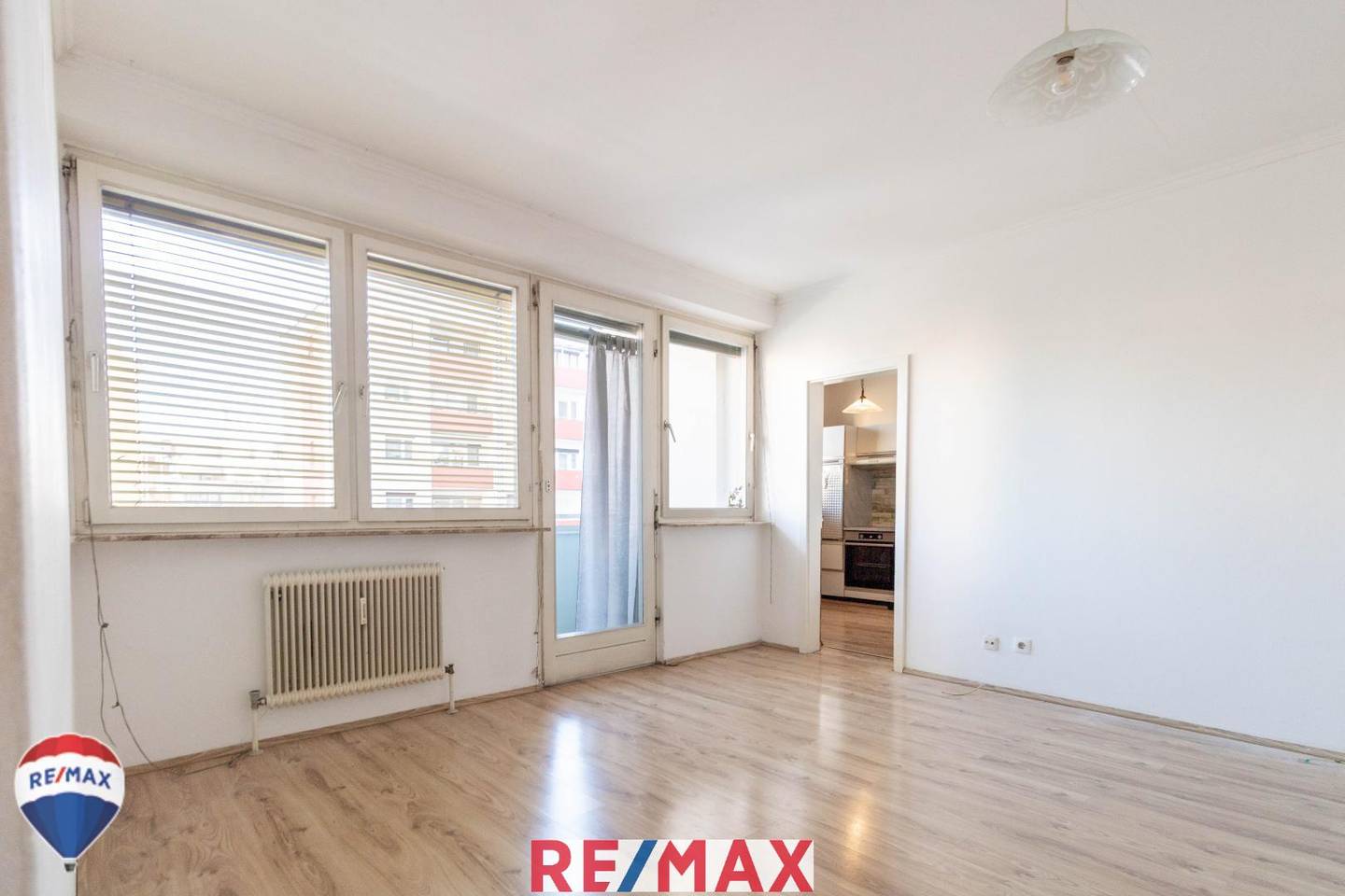 Bright apartment with loggia near FH Joanneum
