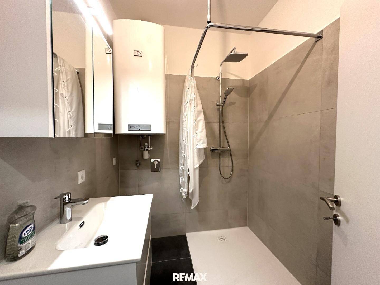 Apartment Fifth Floor Bright Renovated Interiors
