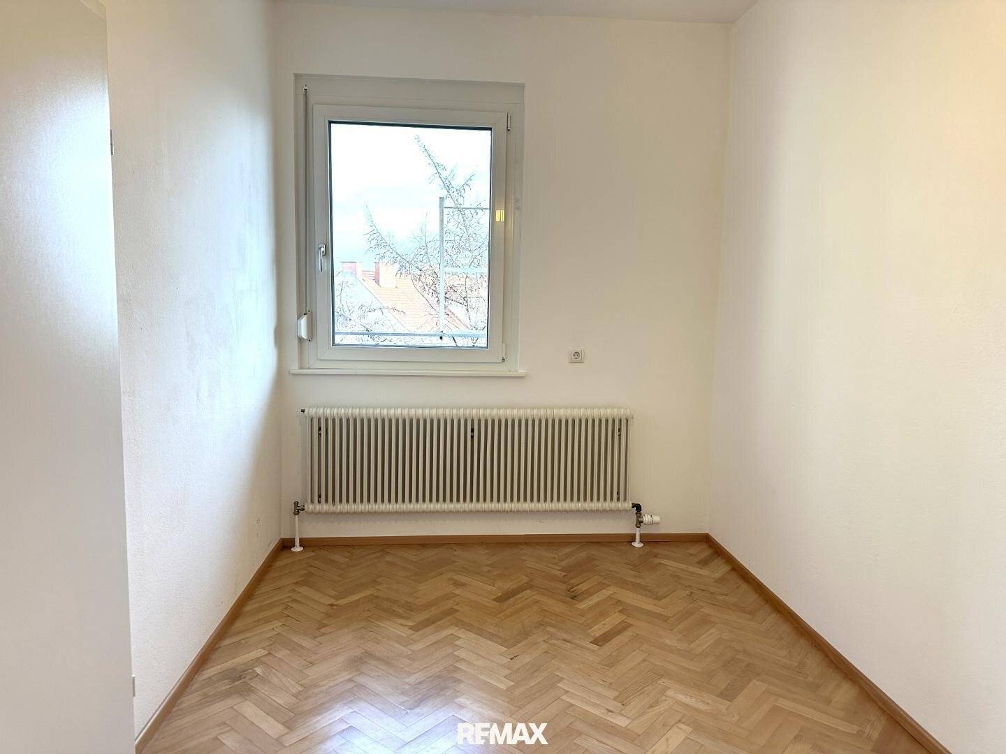Apartment Fifth Floor Bright Renovated Interiors