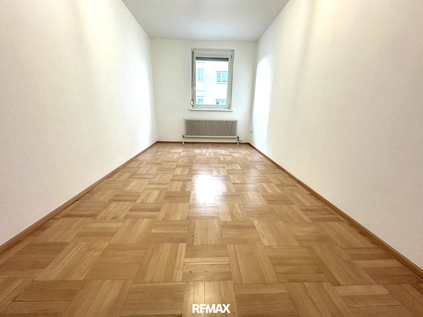 Apartment Fifth Floor Bright Renovated Interiors