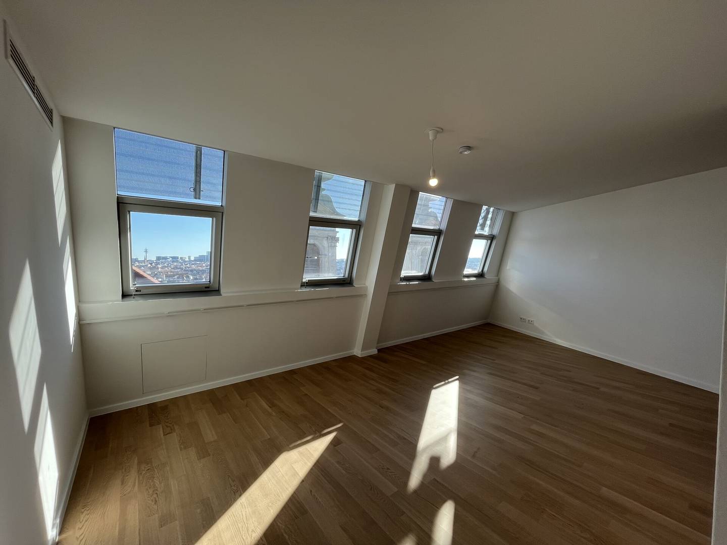 Attic apartment with generous terrace