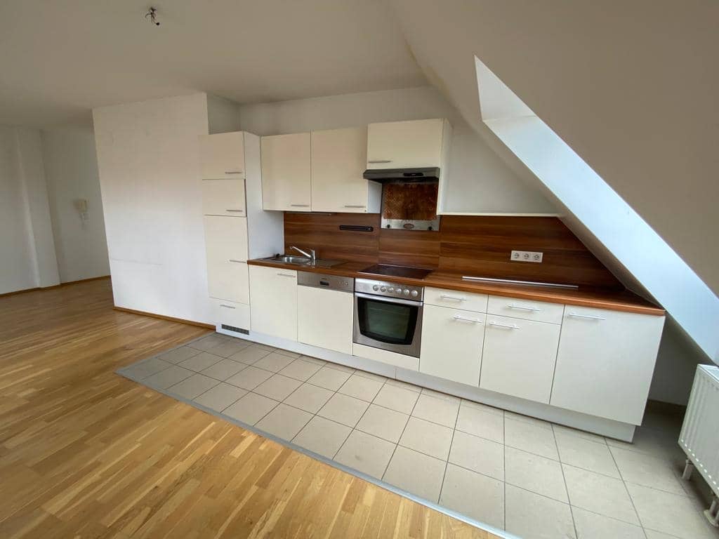 Top floor apartment with terrace and elevator