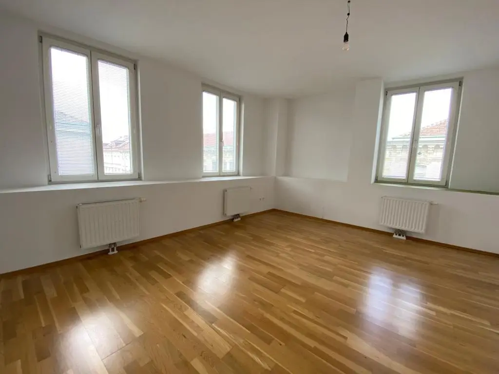 Dachgeschosswohnung mit Terrasse und Aufzug