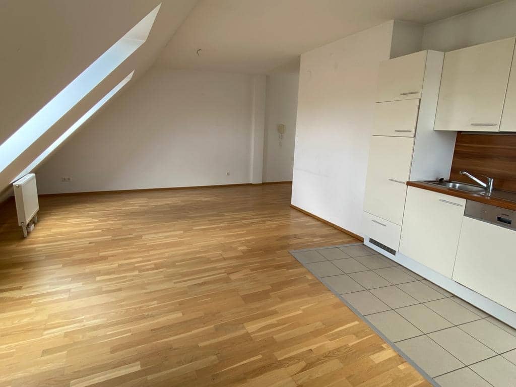 Top floor apartment with terrace and elevator