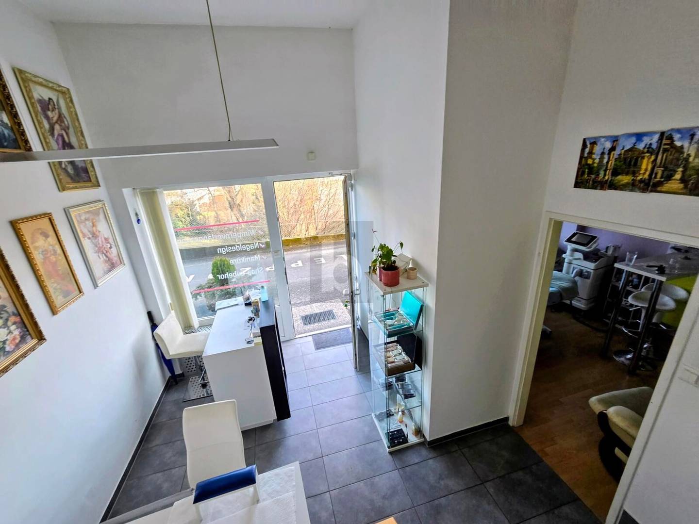 Erdgeschosswohnung mit separatem Geschäftslokal und flexibler Nutzung