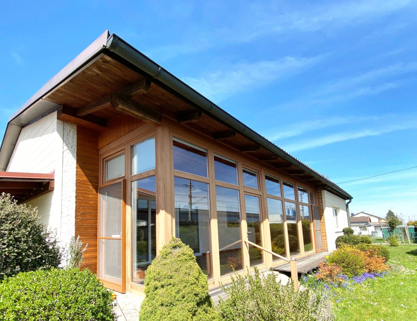 Bungalow mit großem Wintergarten