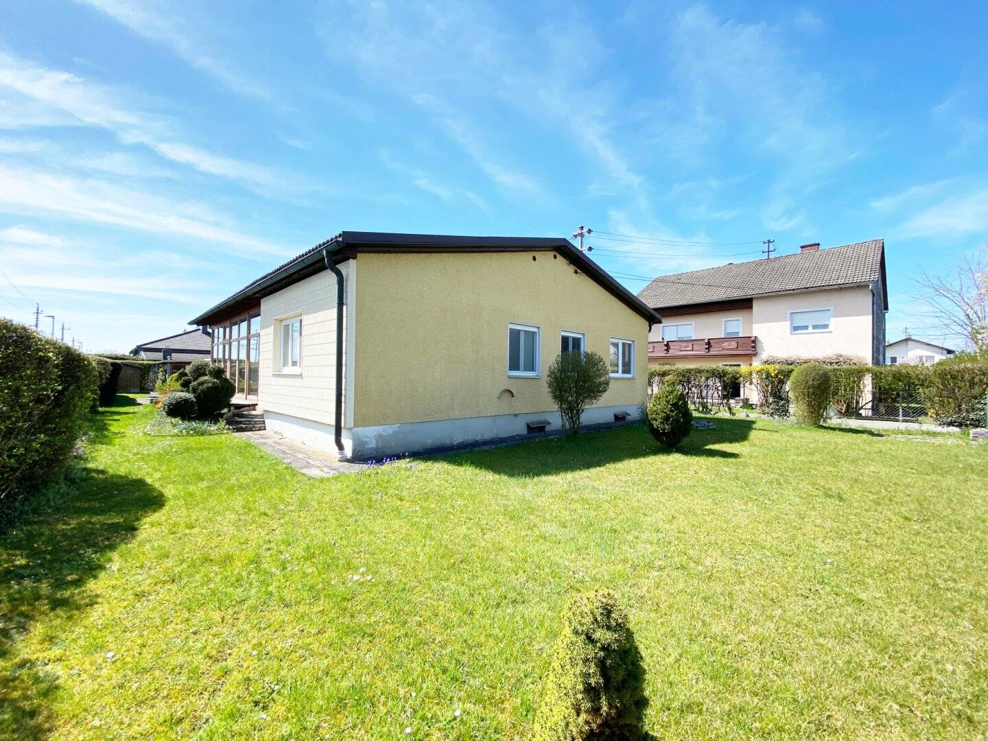 Bungalow mit großem Wintergarten