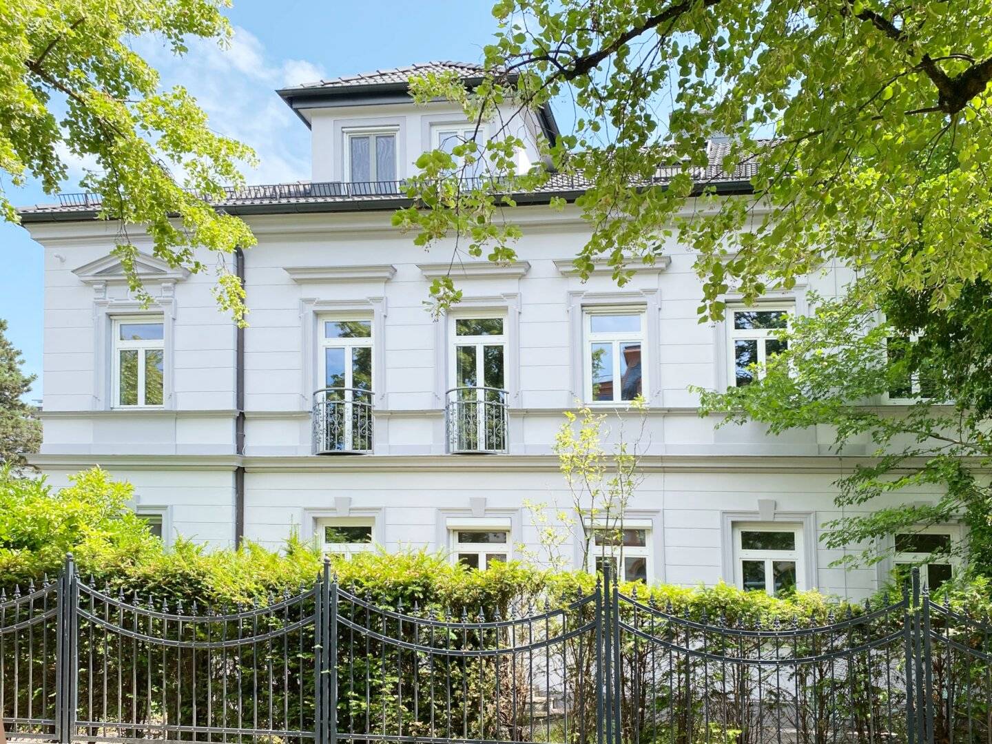 Generalsanierte Mehrfamilienvilla in Wels-Villenviertel, 12 Zimmer