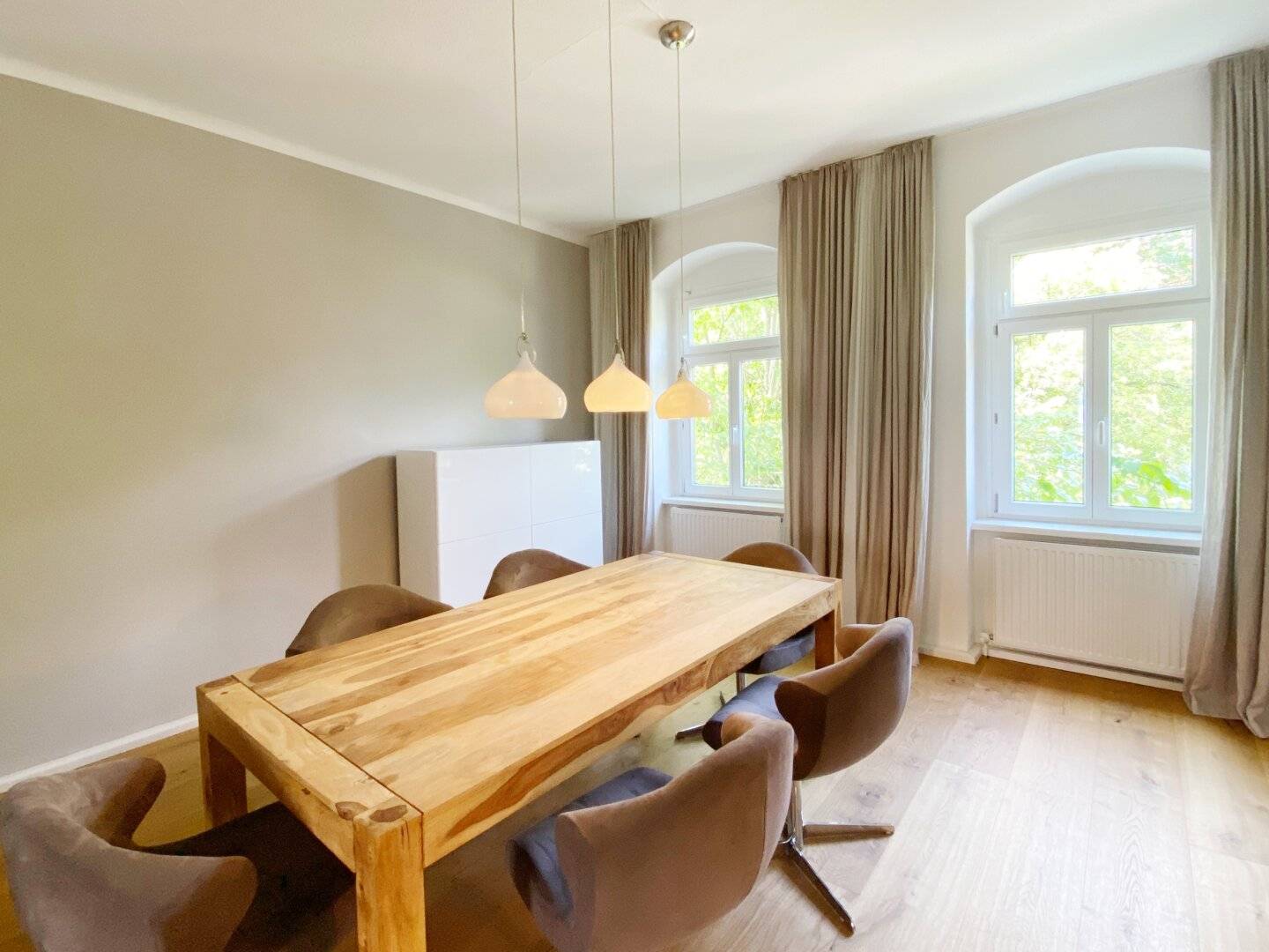 Großzügige, moderne Wohnung mit Garten in generalsanierter Jahrhundertwendevilla