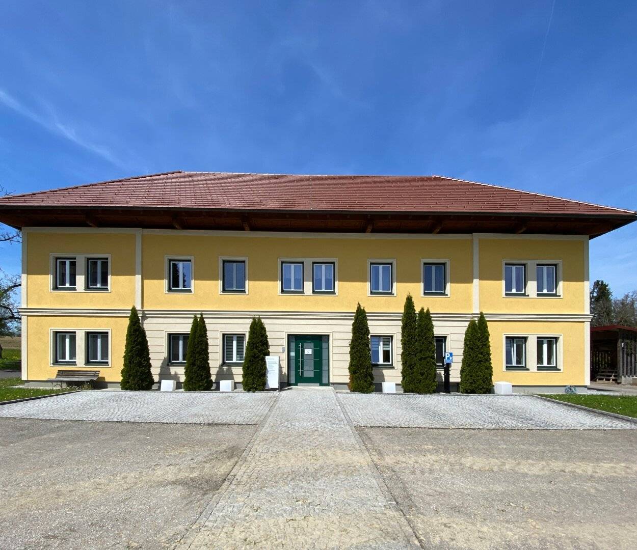Großzügiges, modernes Büro in beeindruckendem Vierkanthof Nähe A9