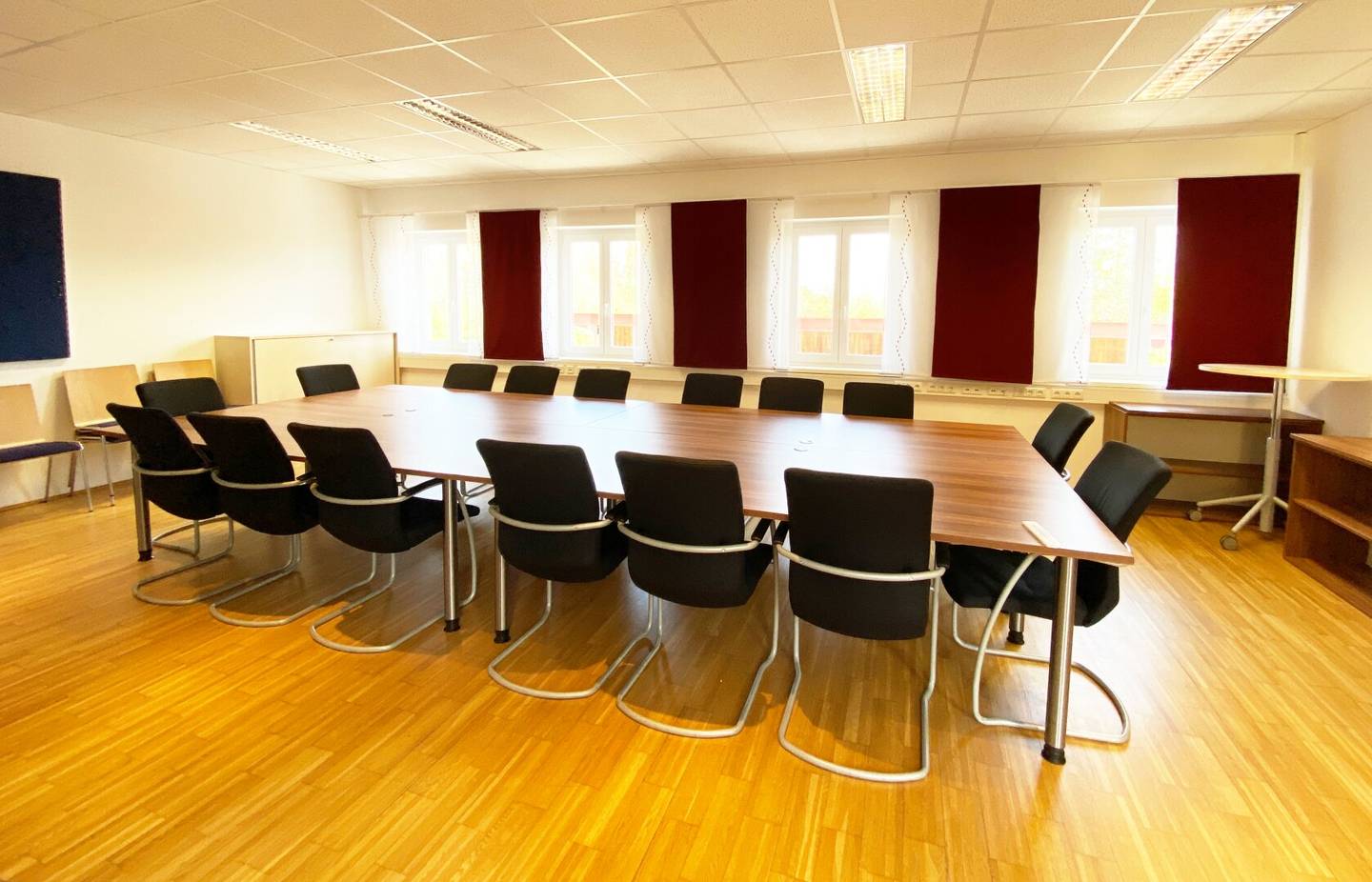 Großzügiges, modernes Büro in beeindruckendem Vierkanthof Nähe A9