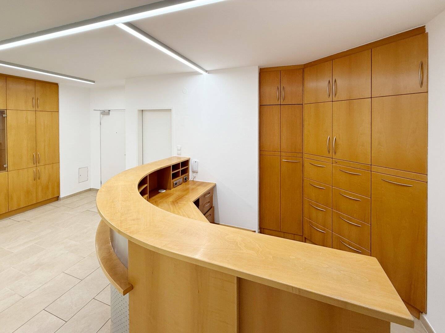 Attractive, spacious practice and office spaces near the hospital