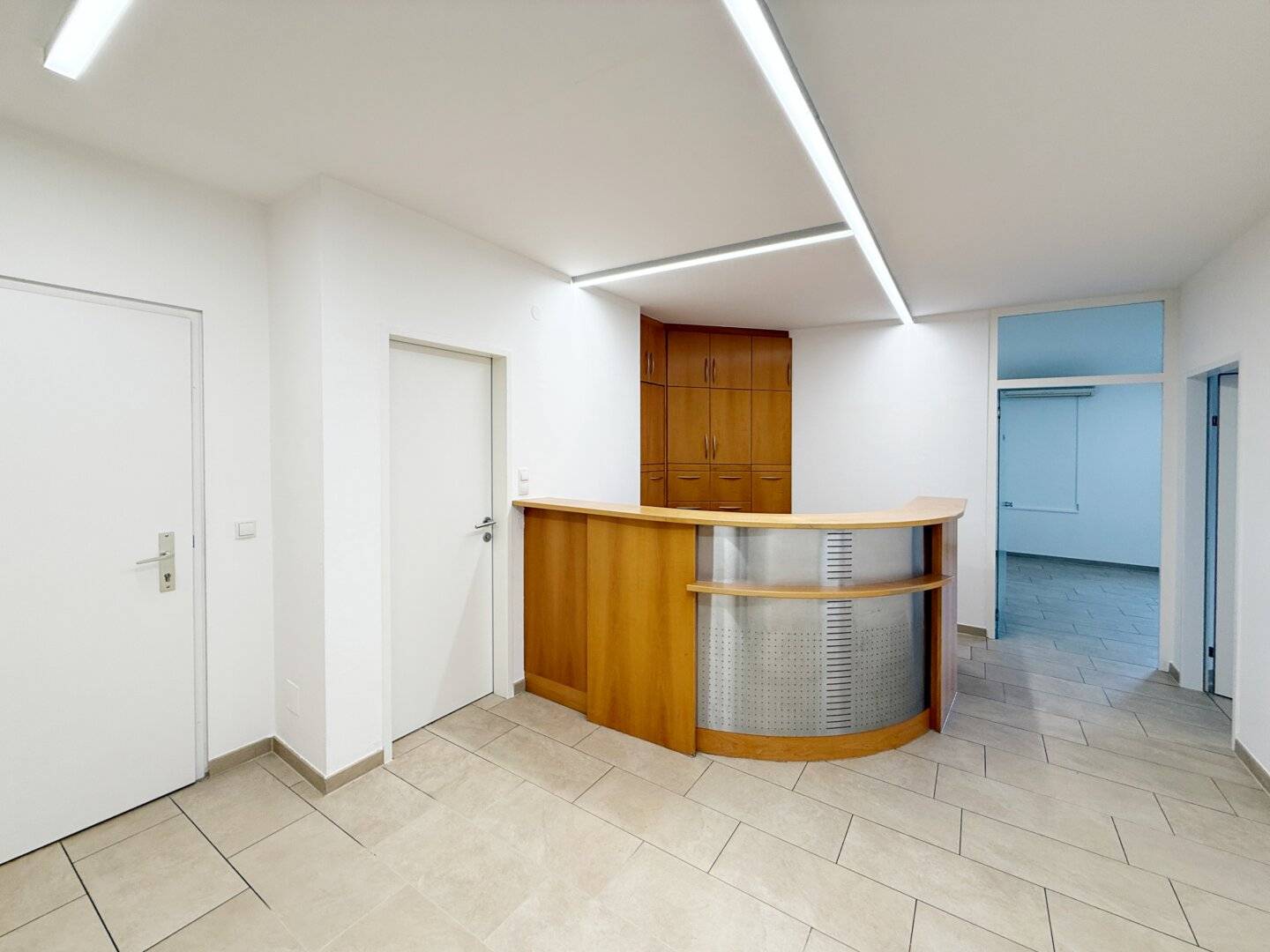 Attractive, spacious practice and office spaces near the hospital