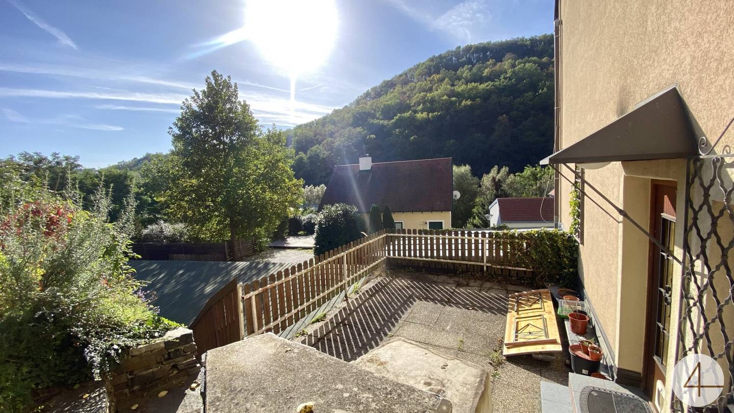 Wohnung in Ruhelage Terrasse Carport Weinkeller