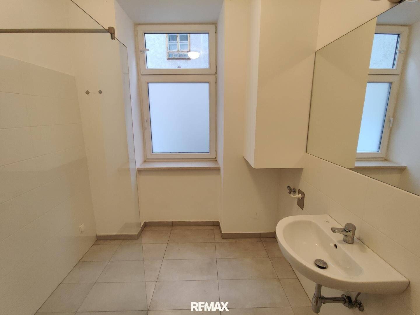 Smart and casual office spaces | historic brick old building | freshly renovated | air conditioning