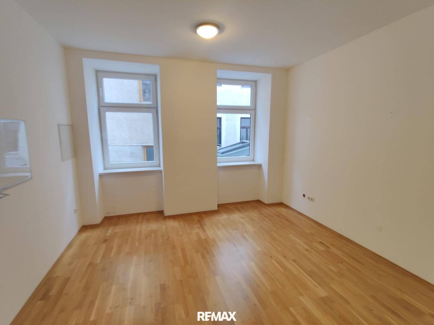 Smart and casual office spaces | historic brick old building | freshly renovated | air conditioning