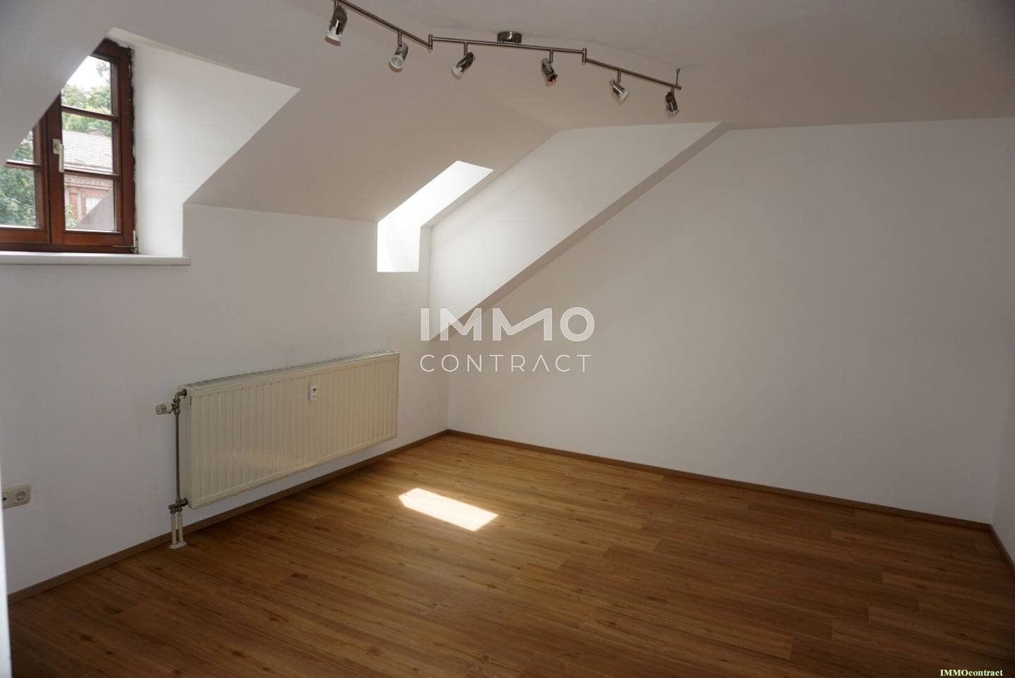 Dachgeschosswohnung in old building good layout