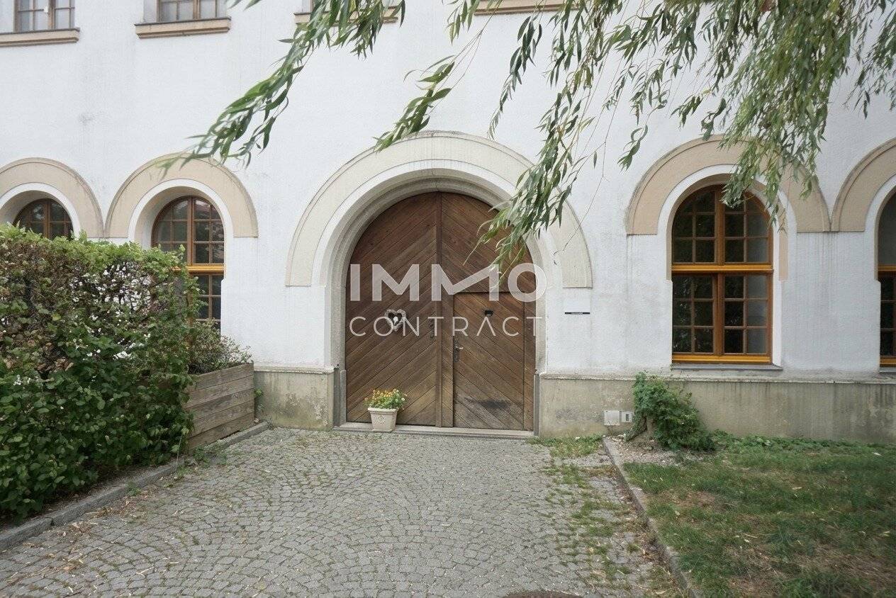 Dachgeschosswohnung in old building good layout