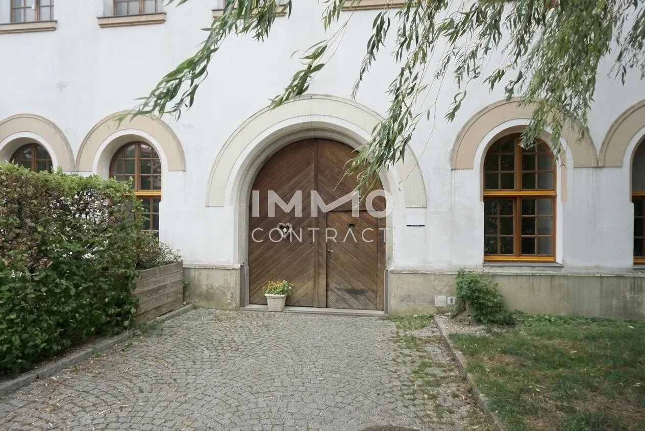 Dachgeschosswohnung in old building good layout