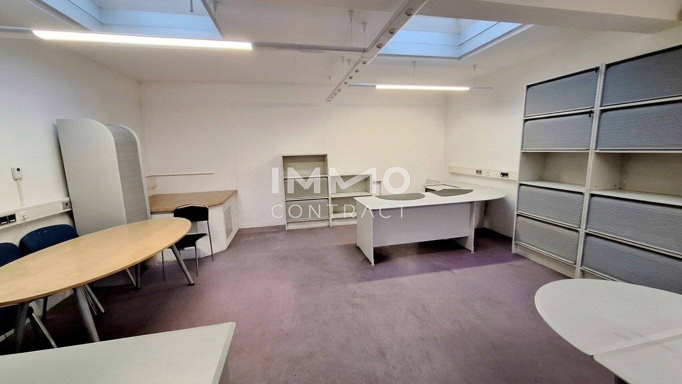 Office or practice premises, which can also be used in a variety of ways. Approximately 1117 m² heated and 83 m² storage space to follow