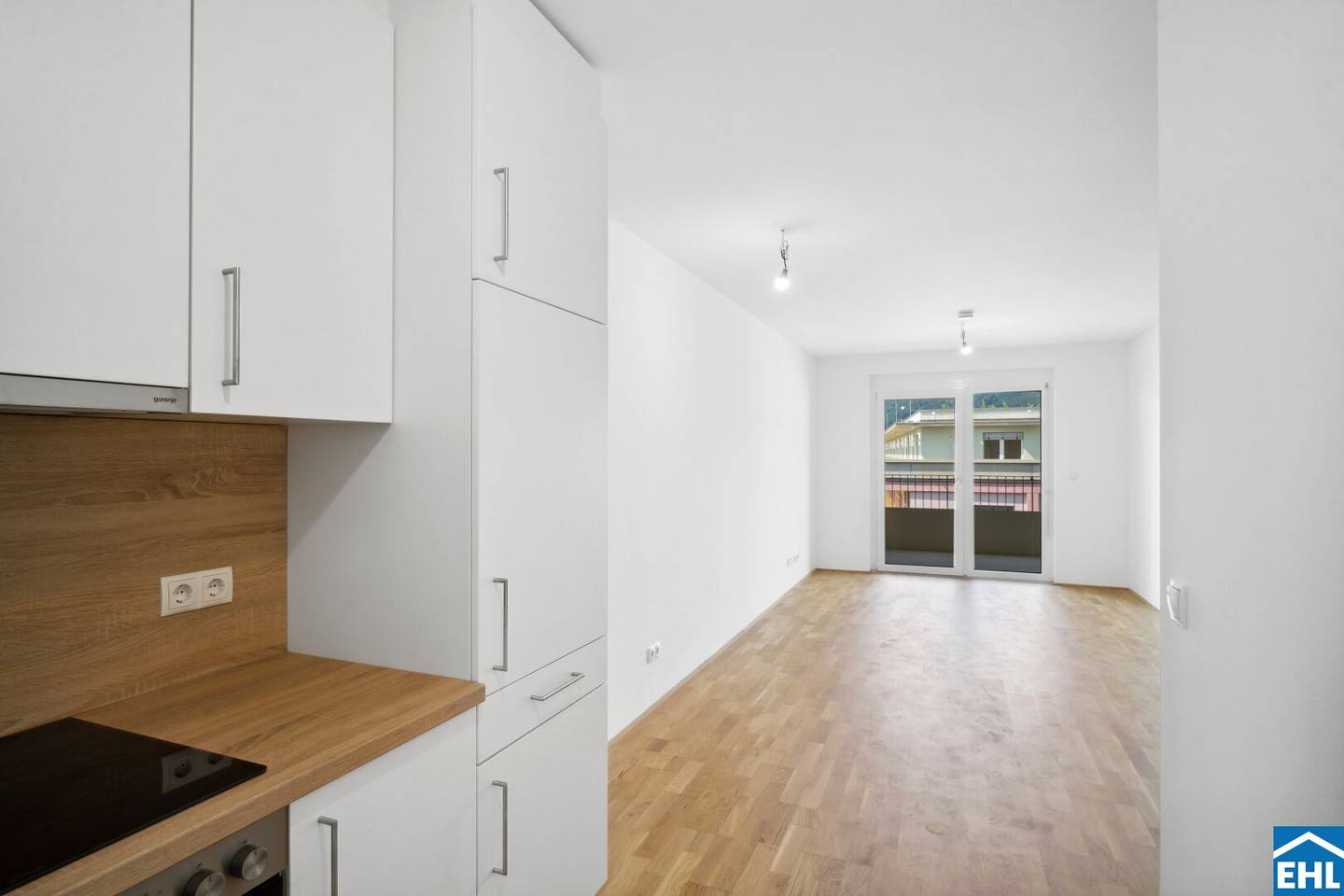 Erstbezug Wohnung mit Fußbodenheizung und Balkon