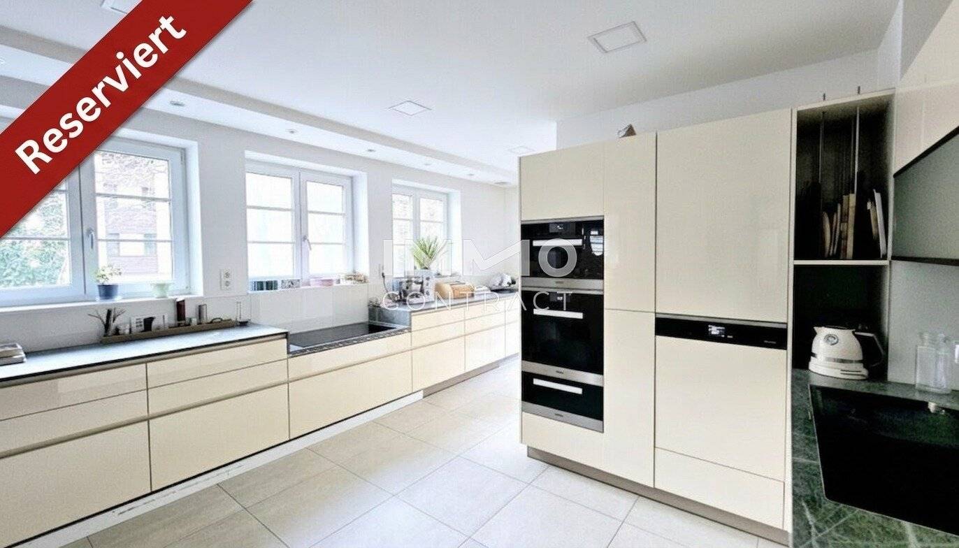 Historical, completely renovated villa on exceptional park property in Baden