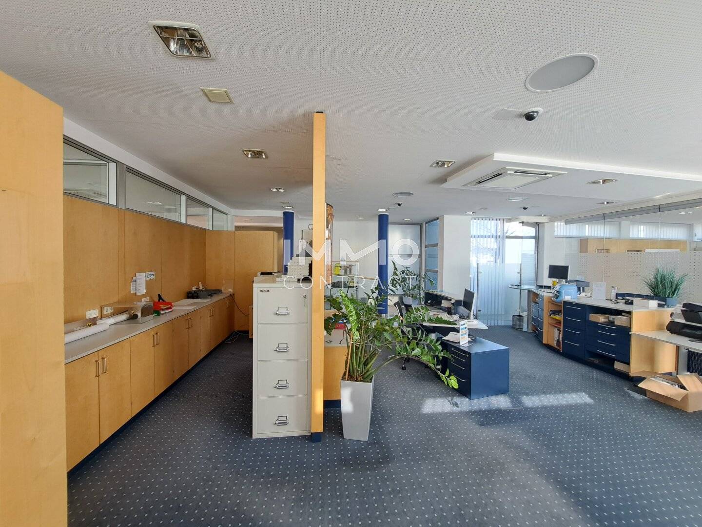 Office and commercial space in a central location in Asten for rent