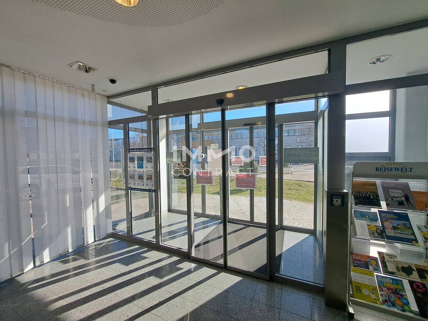 Office and commercial space in a central location in Asten for rent