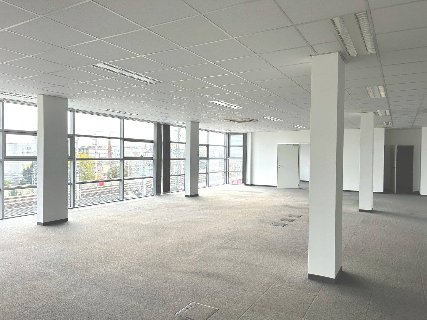 Modern office on 326 m² in central Linz location ideal for practice or office sharing