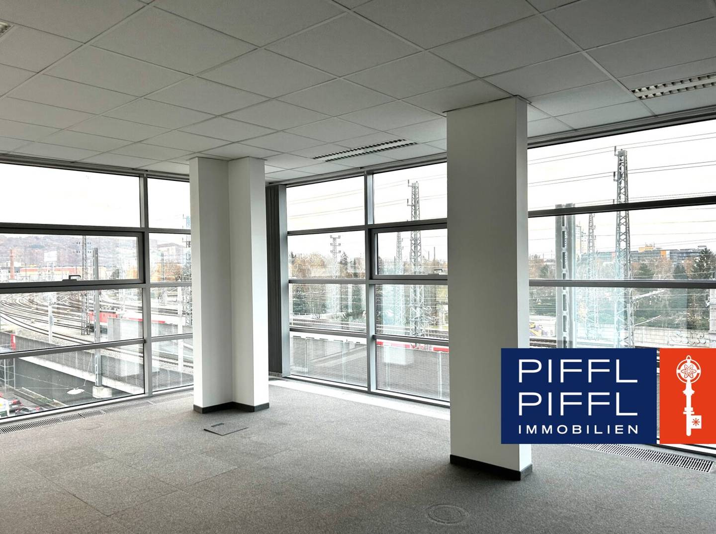 Modern office on 326 m² in central Linz location ideal for practice or office sharing