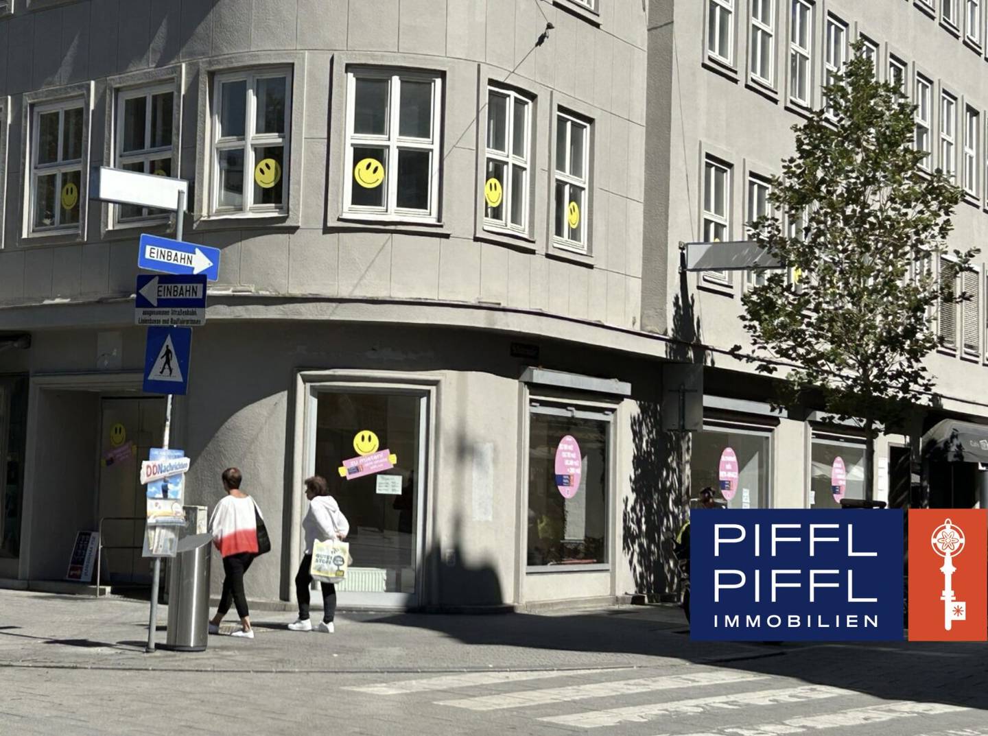 Attractive corner location on the Landstraße with large display windows