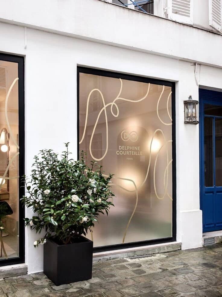 NO TAKEOVER FEE!!! LUXURY EQUIPMENT &amp; TOP LOCATION TURNKEY OPERATION IN VIENNA'S 1ST DISTRICT (translated)