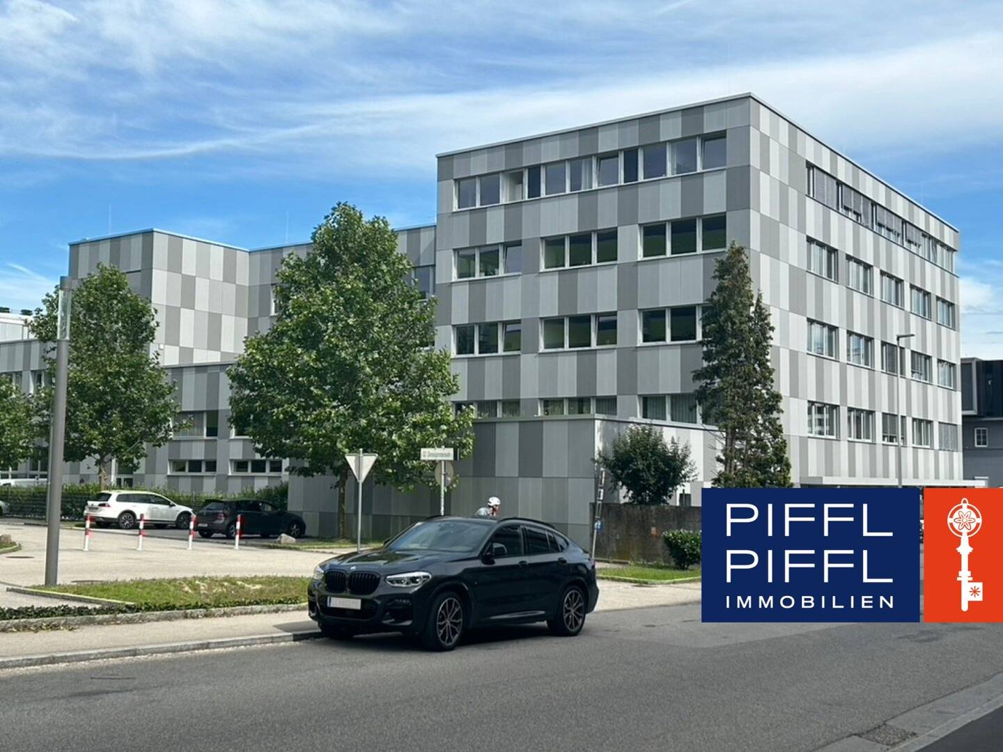 Prime location and perfectly equipped office with air conditioning and district heating