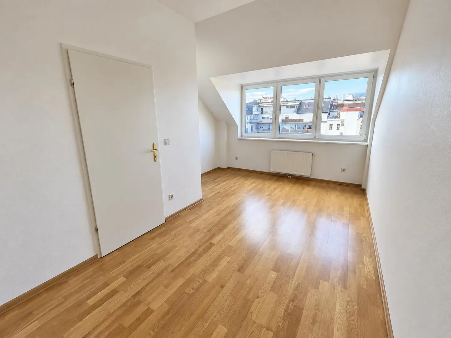 Attic apartment with 2 rooms bright and with elevator