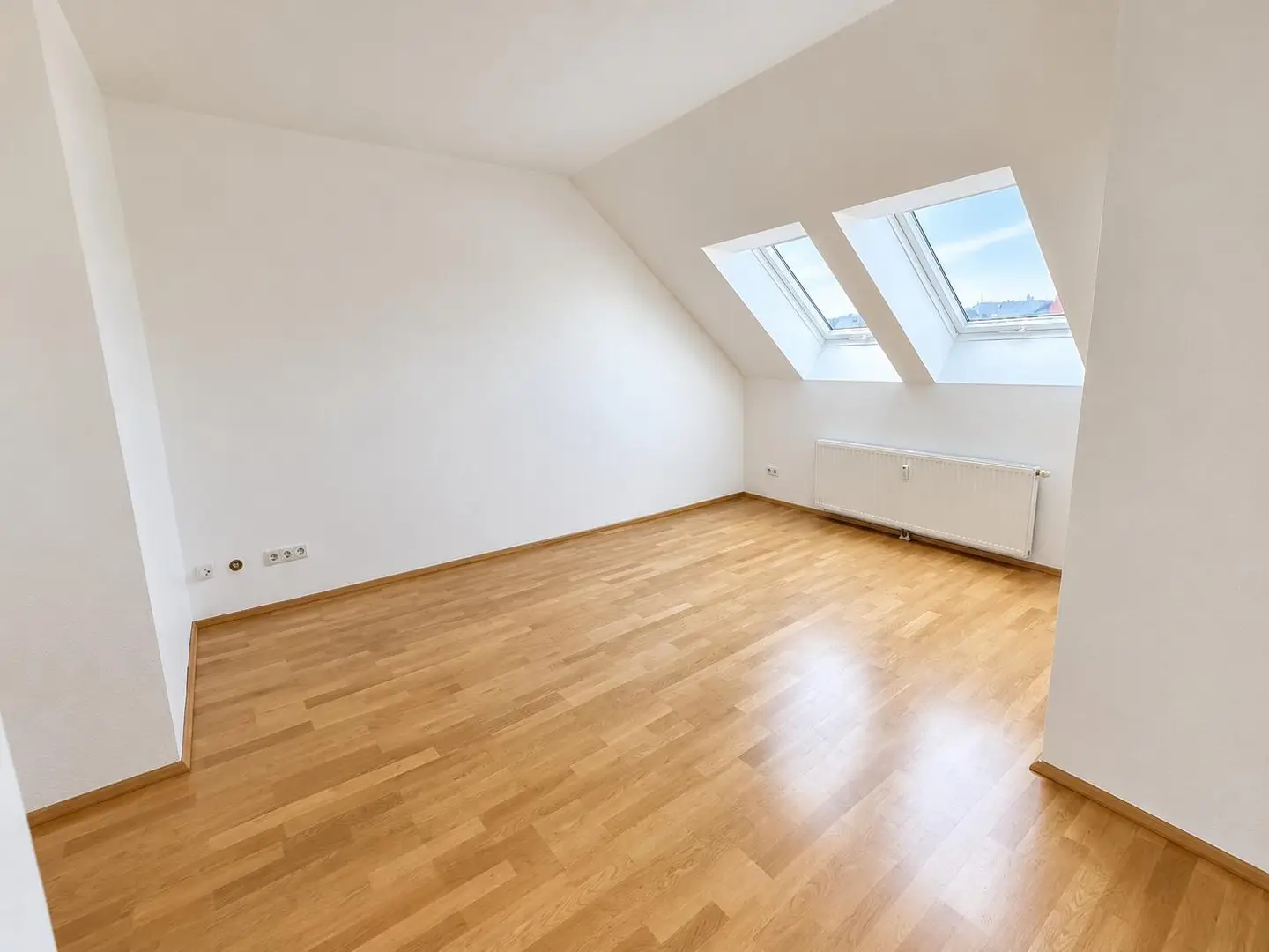 Attic apartment with 2 rooms bright and with elevator