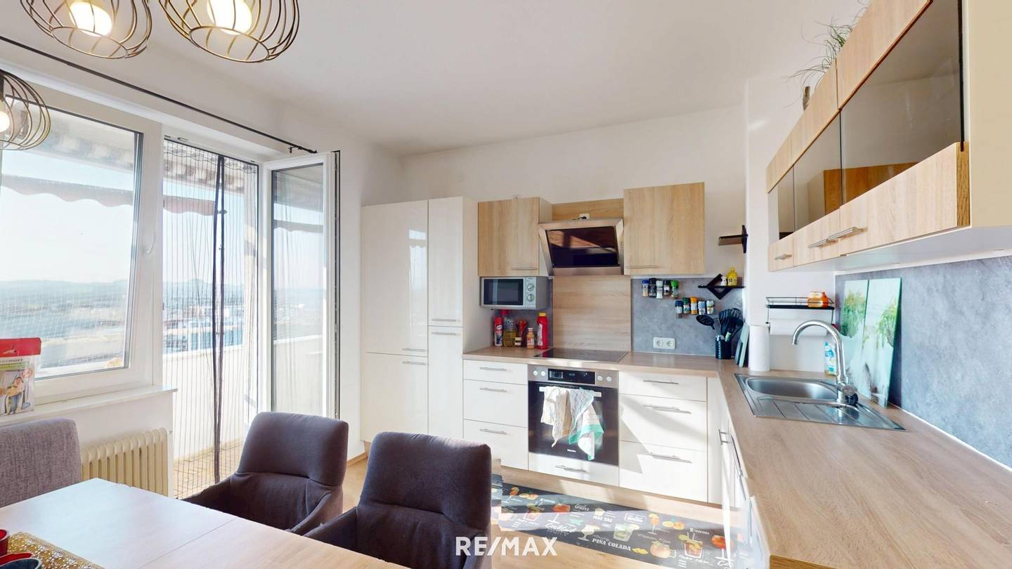 Apartment with two loggias in central location