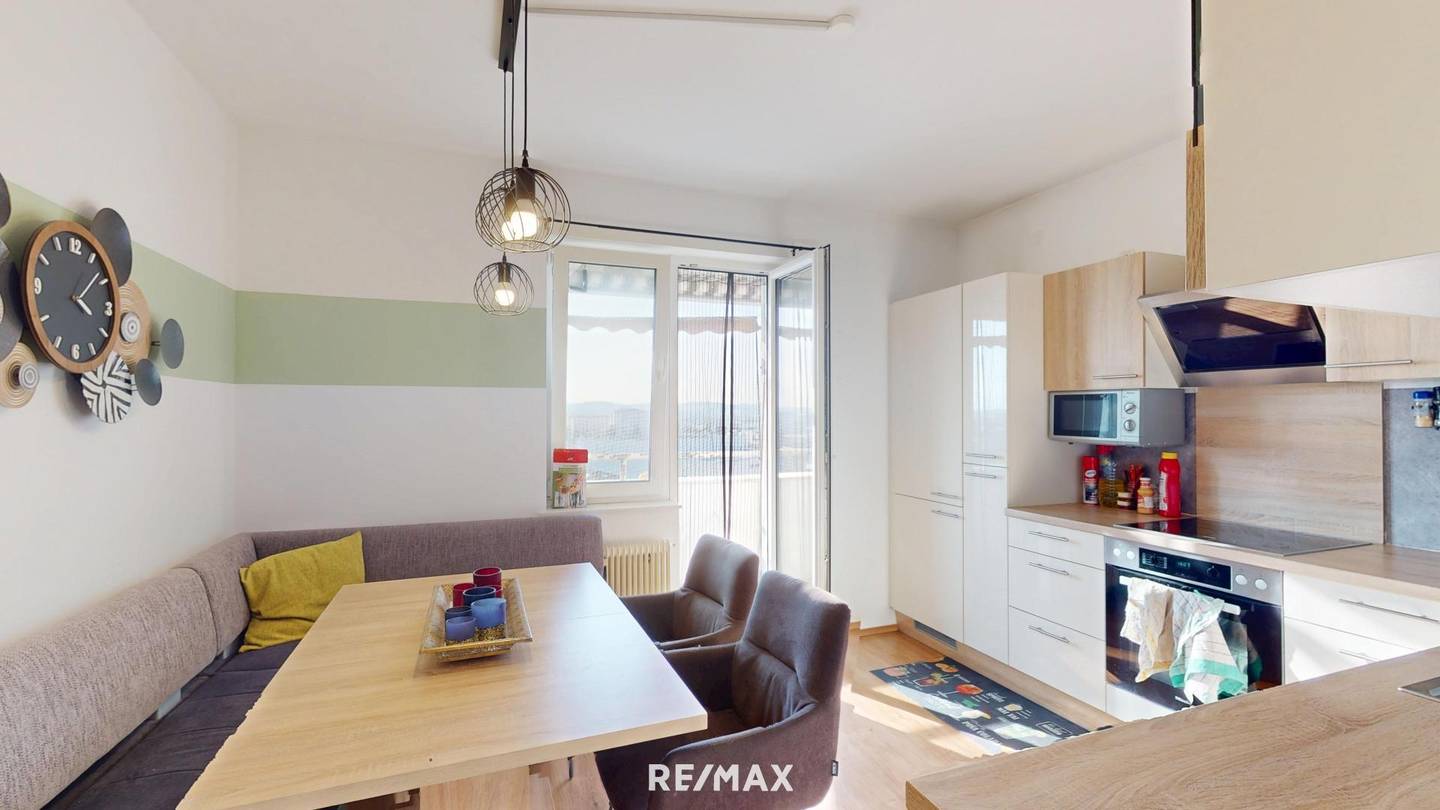 Apartment with two loggias in central location