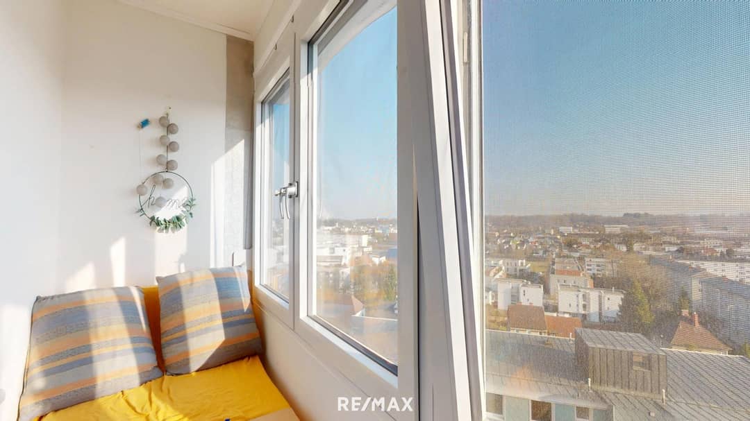 Apartment with two loggias in central location