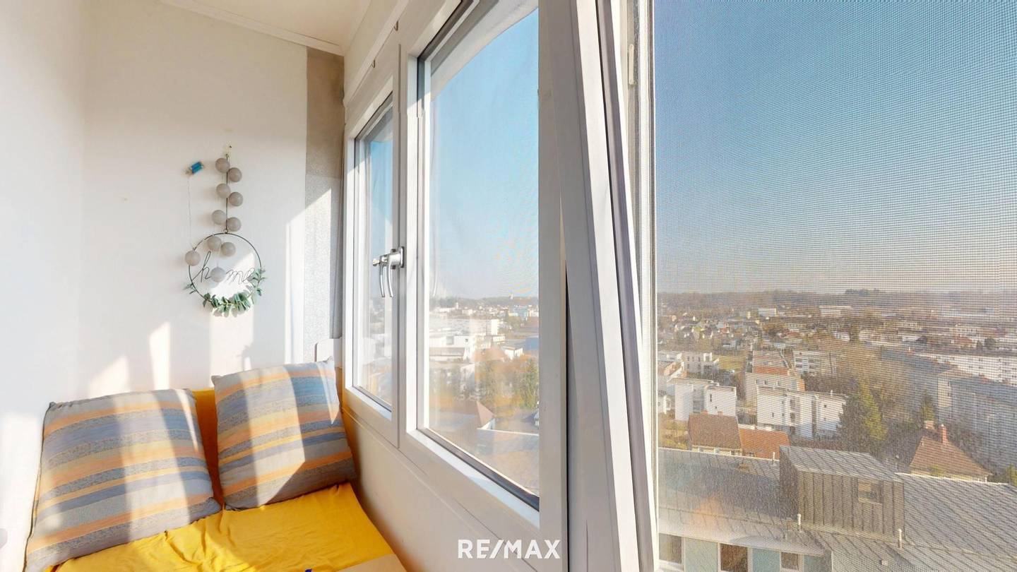 Apartment with two loggias in central location