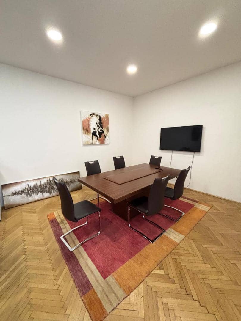 Altbau Wohnung mit Lift innenstadtnah