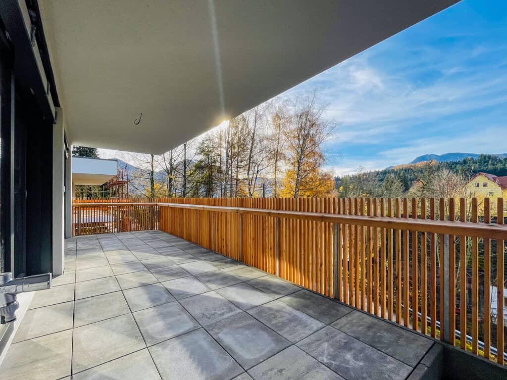 Wohnung with spacious balcony and mountain view