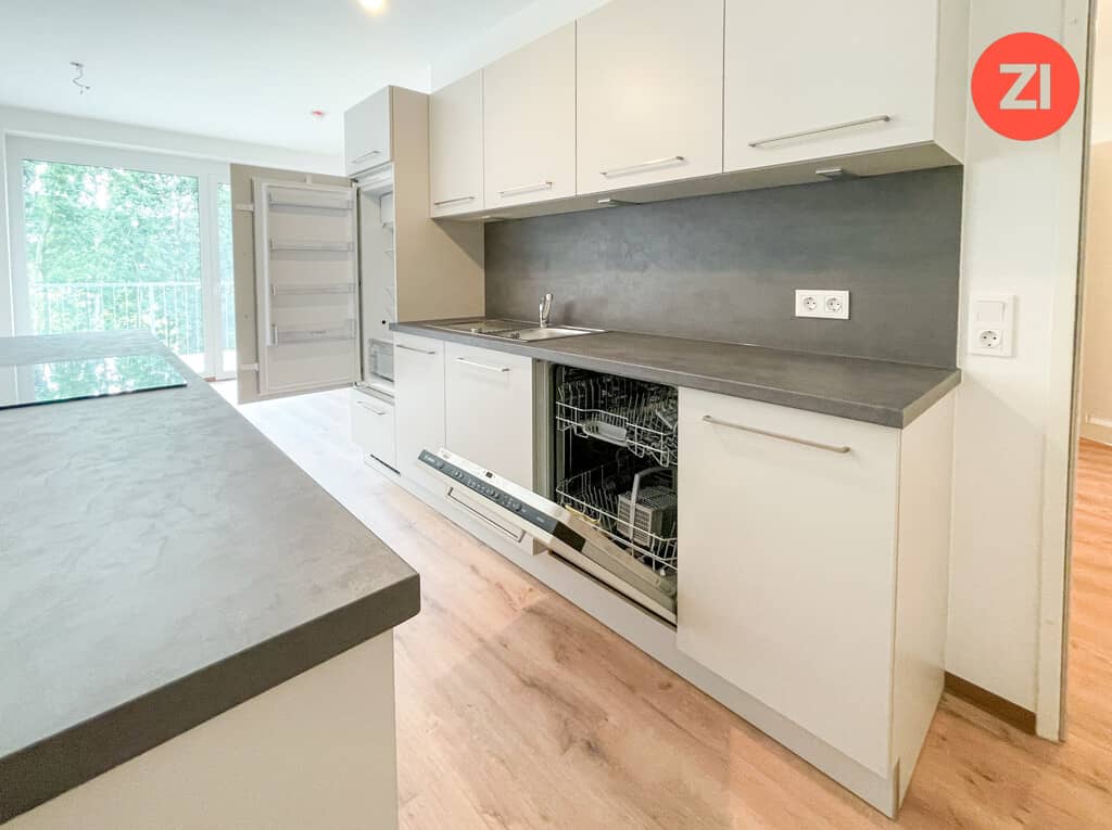 New apartment with elevator and balcony near S10