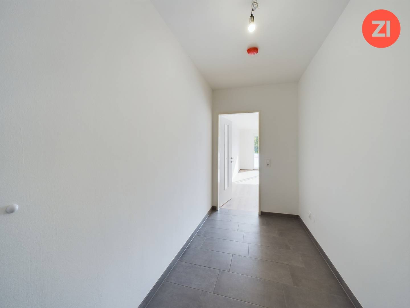 New apartment with elevator and balcony near S10